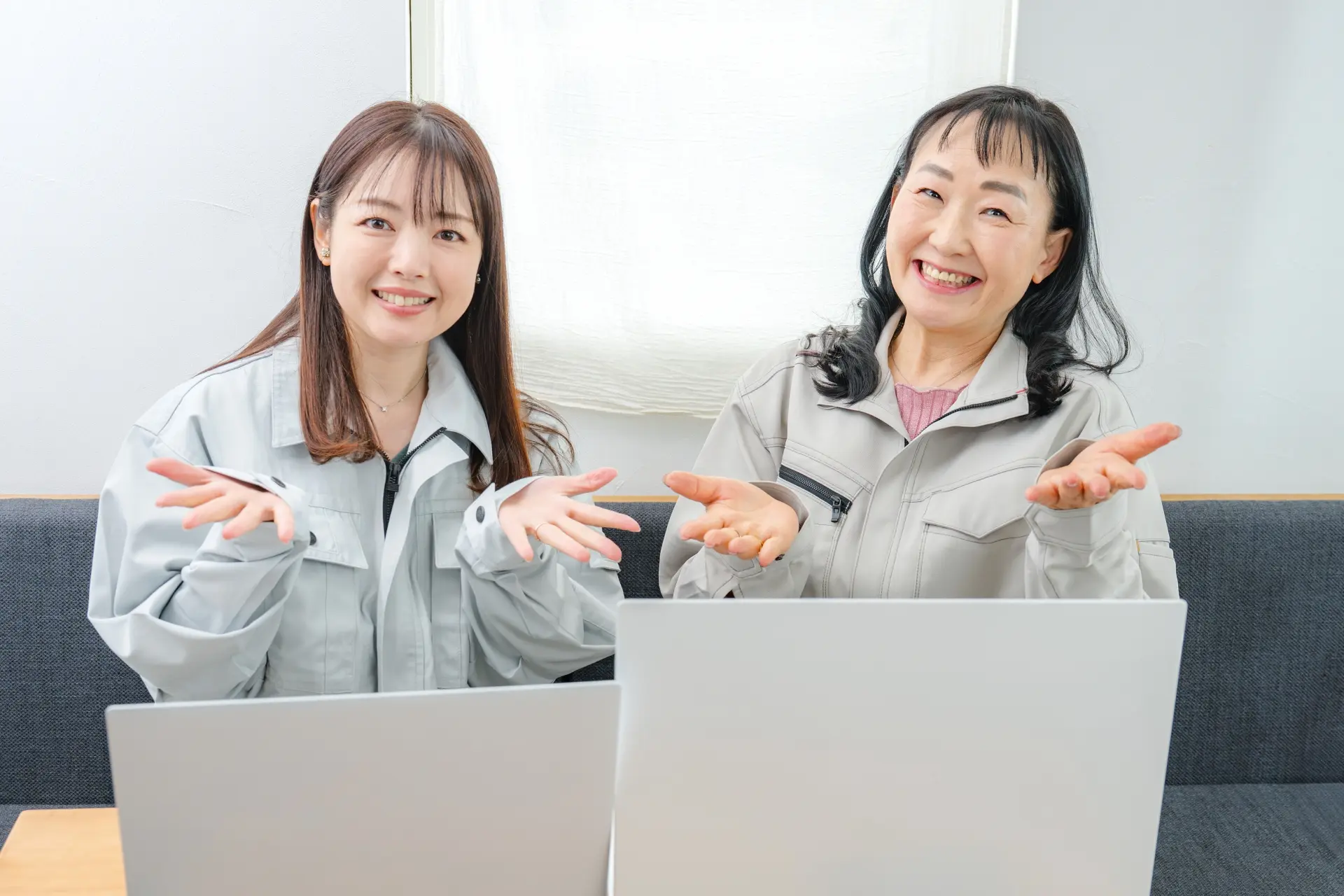 女性2人