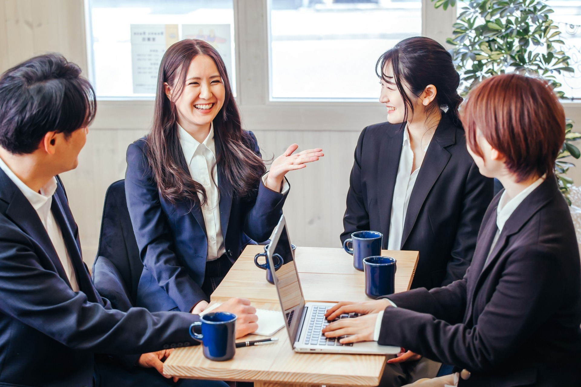 business-team-meeting-discussion