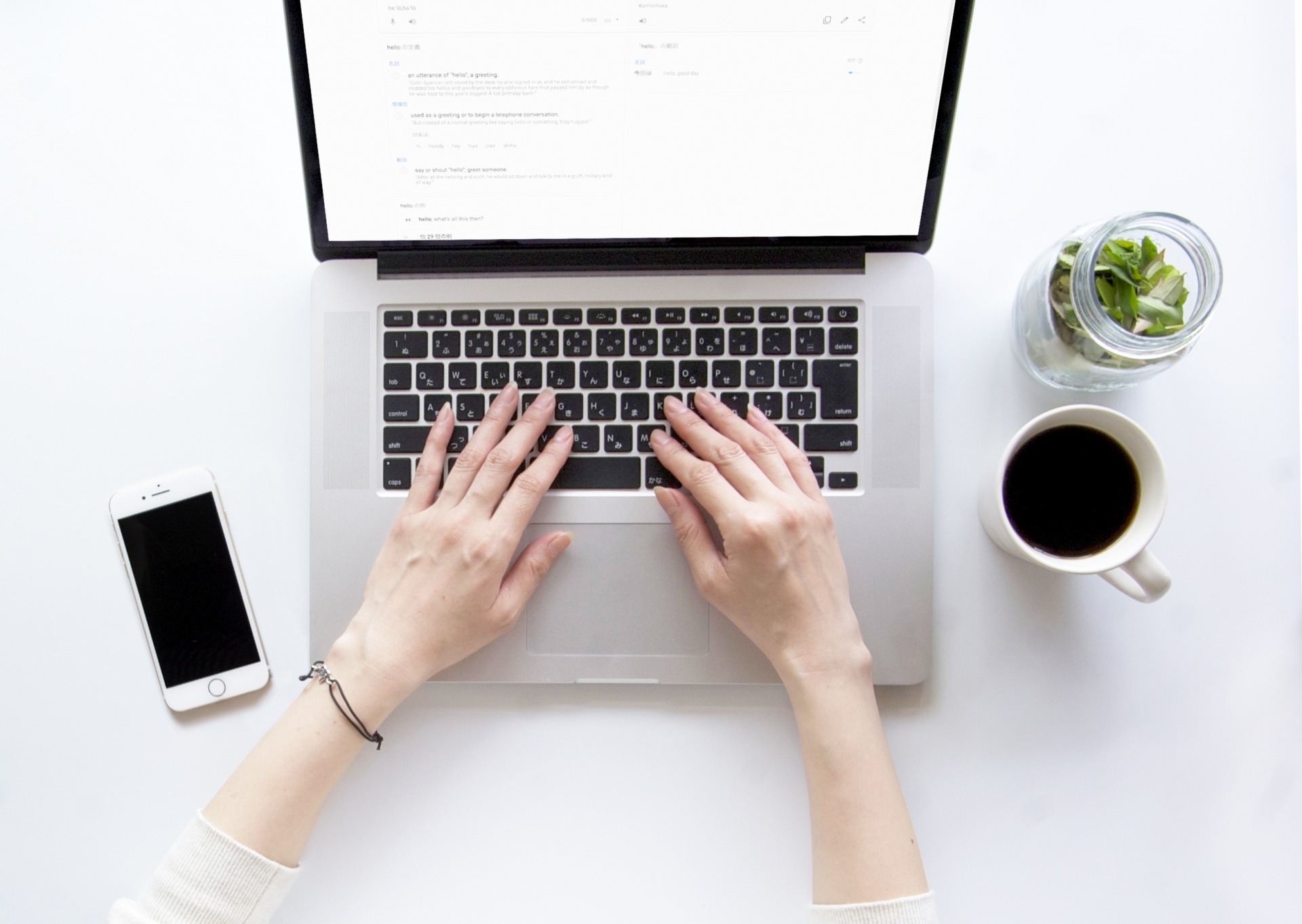 laptop-typing-desk-top-view